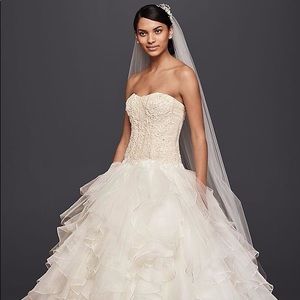 NWT Oleg Cassini CWG568 white wedding gown